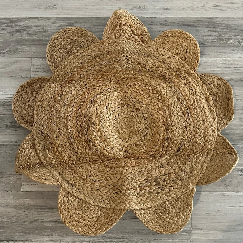 Chouhan Rugs Natural Jute Scalloped Area Rug (Natural, 2x2 - Round) flower